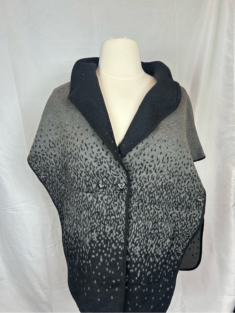 Women's Black & Gray Gradient Wrap Poncho Shrug